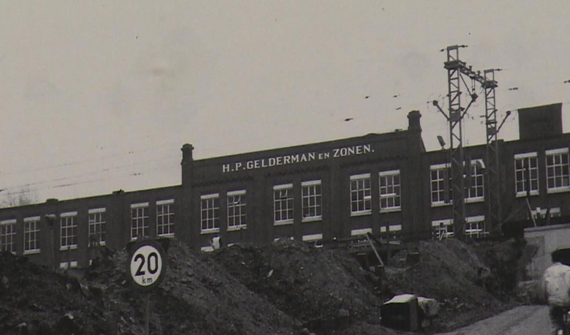 De H.P. Gelderman & Zonen fabriek in vroeger tijden. Hoewel het bedrijf er niet meer is, floreert de stichting tot de dag van vandaag.