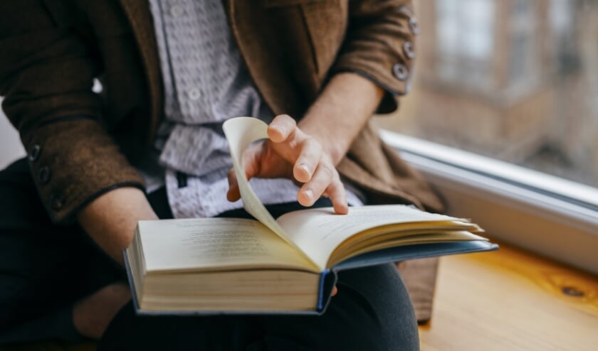 <p>Deze maand kunnen lezers het boek De Wandelaar van Adriaan van Dis gratis afhalen bij de lokale bibliotheek. Een boek dat duizend gesprekken op gang moet brengen.</p>