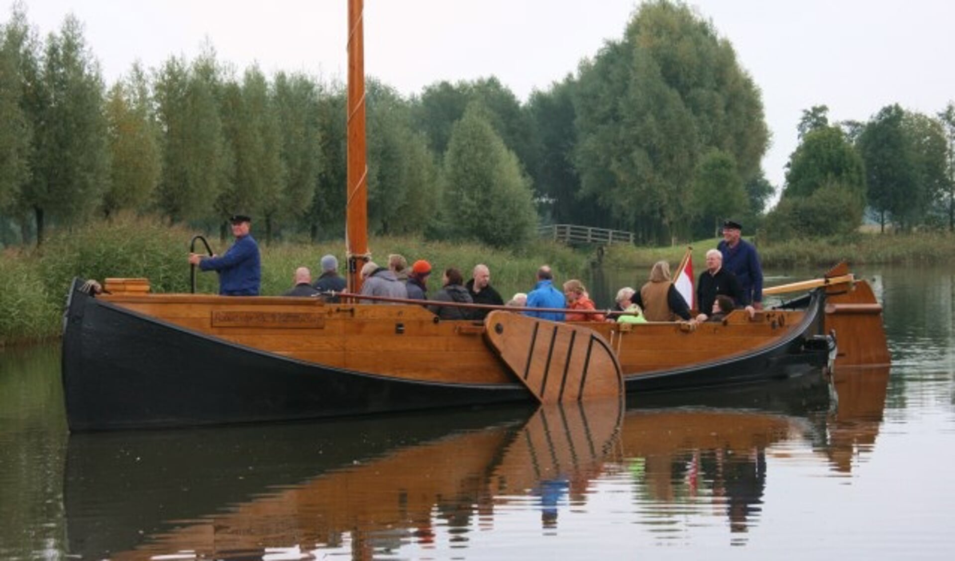 Om het varen met de Enterse Zomp mogelijk te maken is de Regionale Stichting Enterse Zomp op zoek naar schippers en gastvrouwen.
