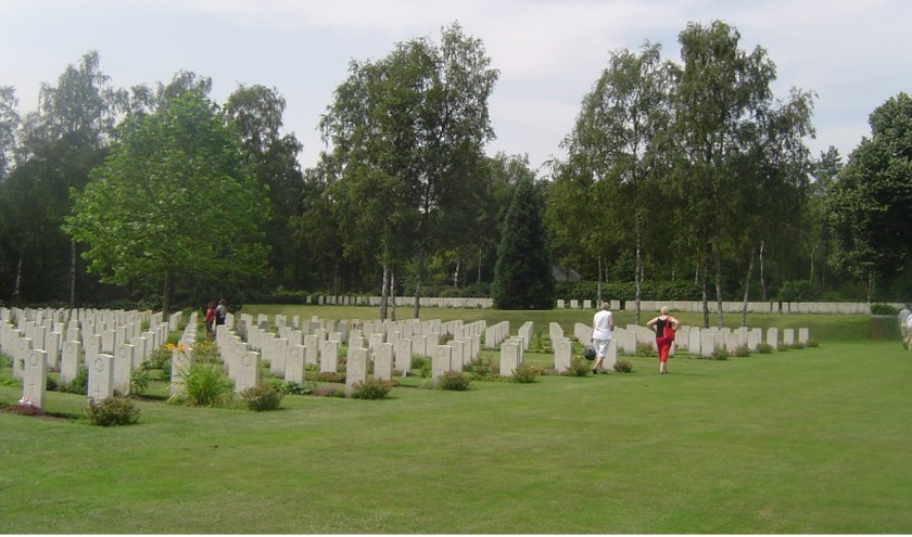 Erebegraafplaats Holten