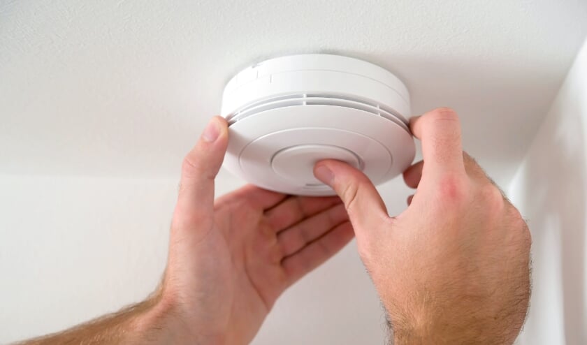 <p>Rookmelders zijn goedkoop in aanschaf, makkelijk te installeren en kunnen uw leven redden bij een woningbrand. Denk ook na over plaatsing van een CO2-melder.</p>