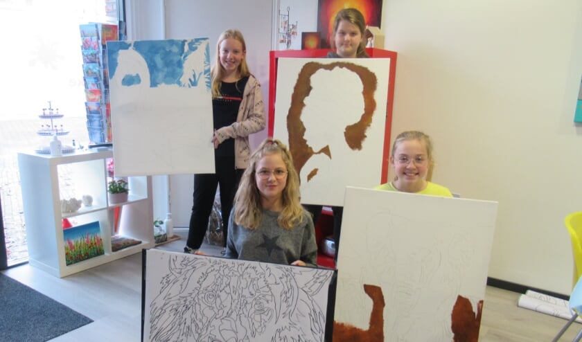 <p>V.l.n.r.: Sanne, Amber, Inya en Marynthe</p>