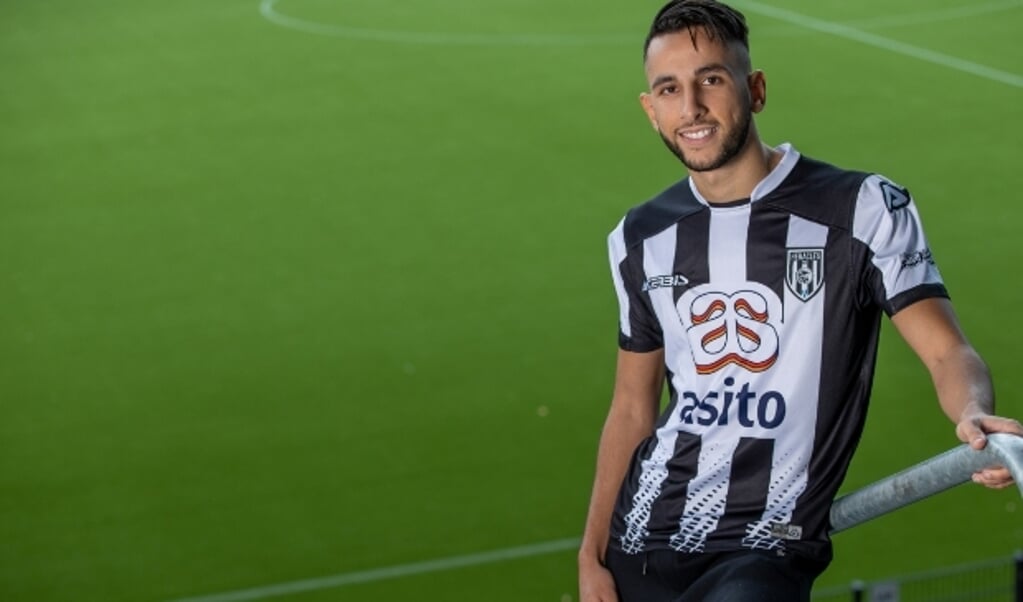 27-10-2020: Sport: Ismail Azzaoui tekent een contract bij Heracles Almelo