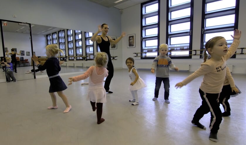 <p>Kleuterdans bij Kaliber Kunstenschool: leuk én het draagt bij aan de motorische ontwikkeling van de kinderen.</p>