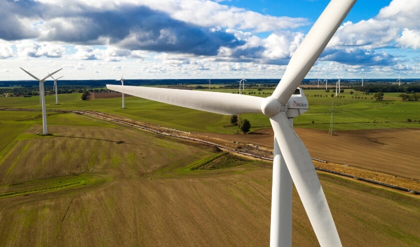 <p>Windturbines van een groot formaat: belangrijke energieopwekkers, maar is de mogelijke gezondheidsschade het waard?</p>