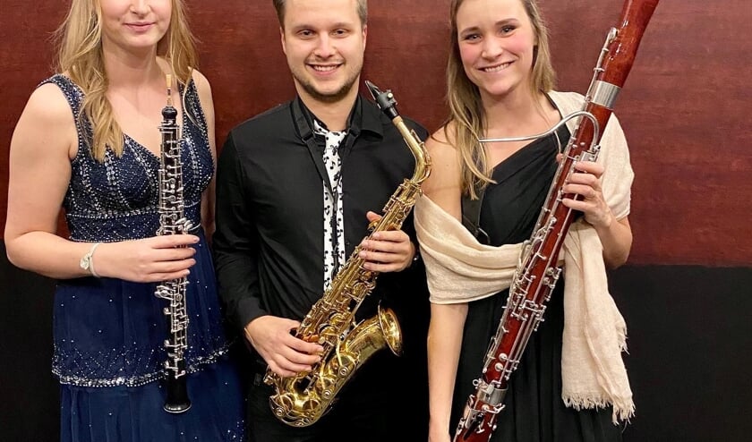 Gerjanne van der Stouw (uiterst rechts) samen met Aron Bouwhuis (midden) en Rosalie Ligterink (links)
