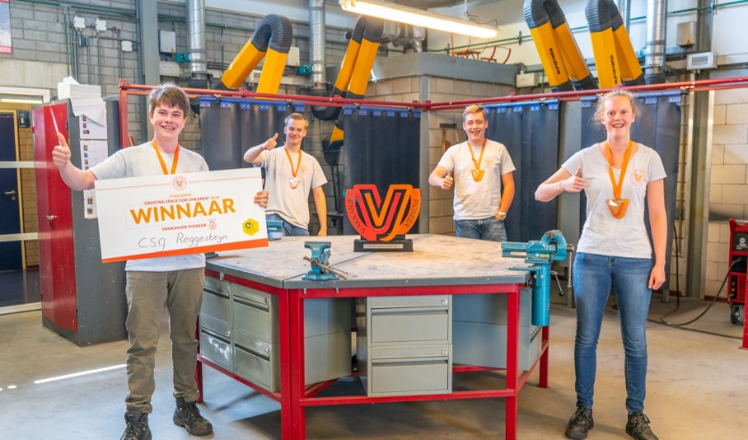Het winnende team van het CSG Reggesteyn uit Rijssen, deelnemers aan de Vakkanjer Challenge 'Creating space for children’.