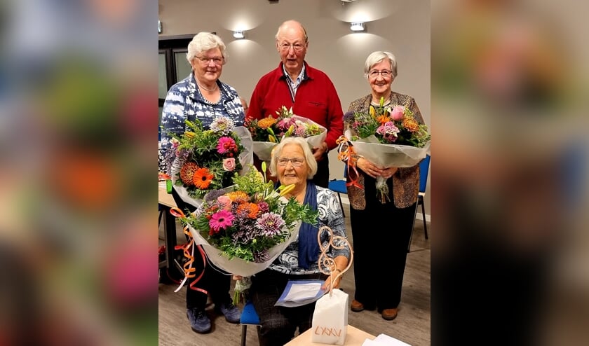 <p>Looft den Heer heeft vier jubilarissen: Dinie Dubbink, Henk Heikens, Delia Baan en Jennie Grooters.</p>