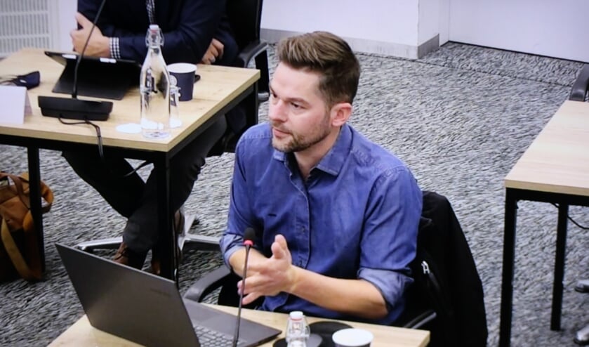 <p>Sander ter Harmsel voert het woord in de commissie, hier nog namens D66.</p>