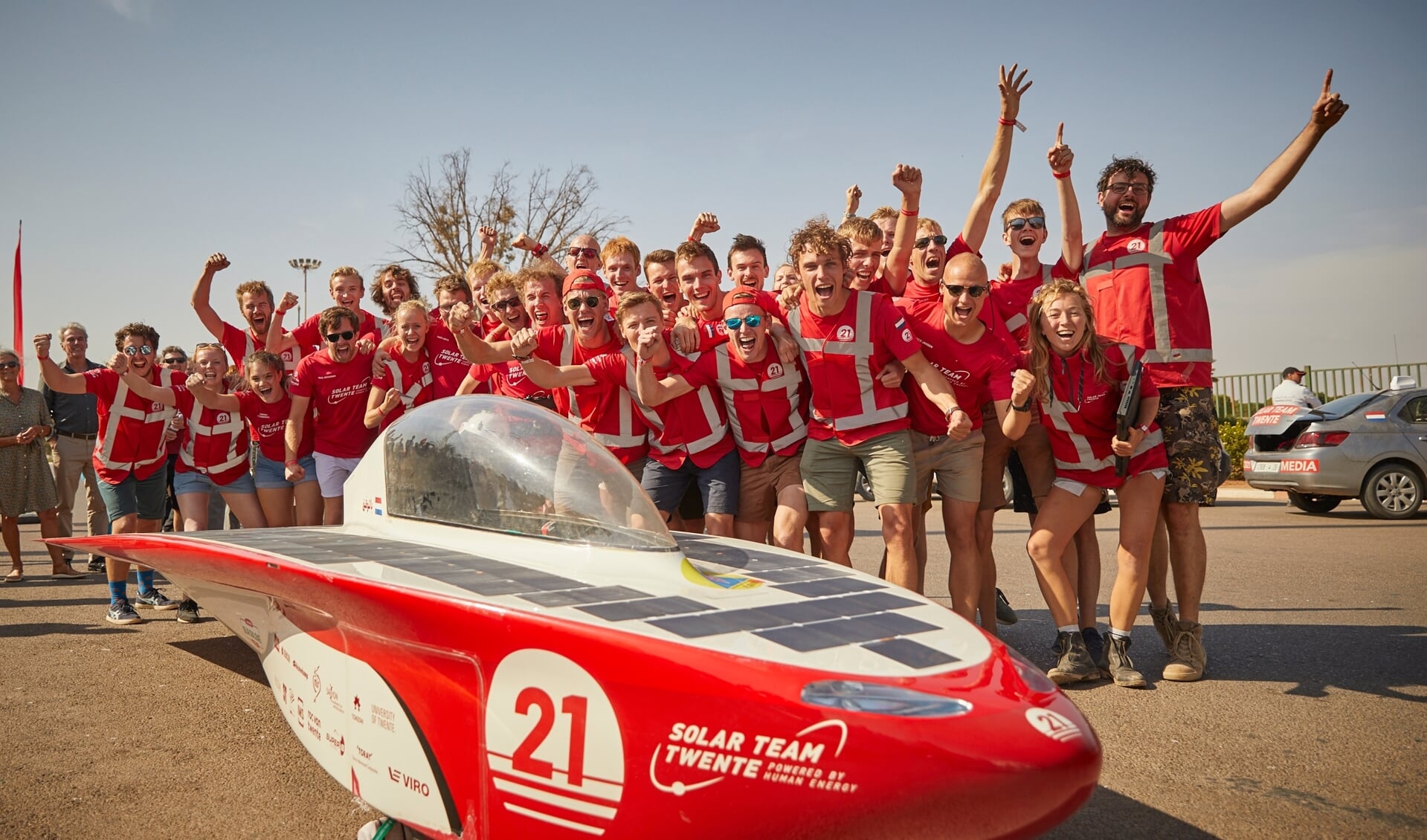 Blijheid bij het Solar Team Twente in Agadir. (Foto: Mark van Eijk)