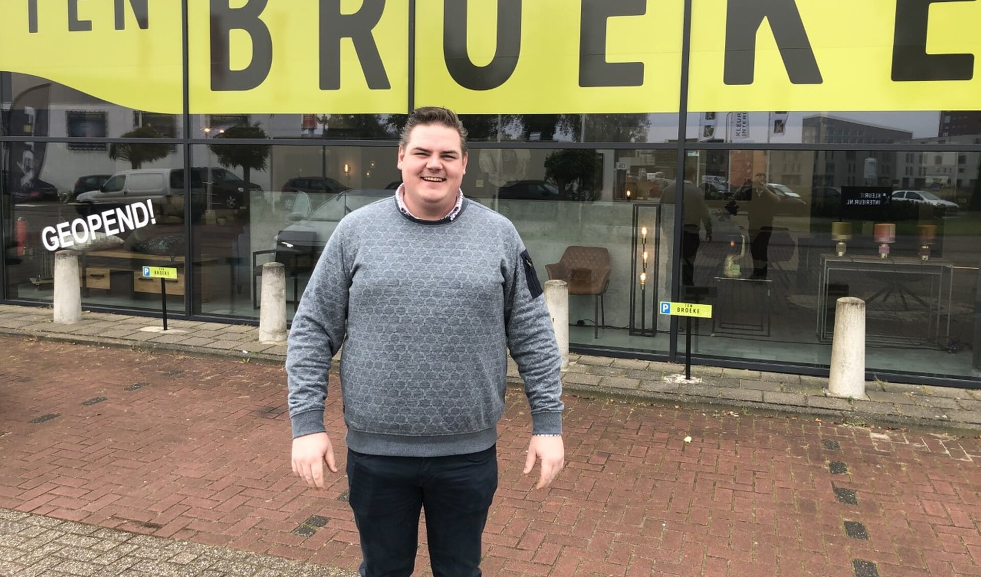 Quinten ten Broeke is blij met zijn nieuwe meubelzaak aan de Cromhoffsbleekweg.