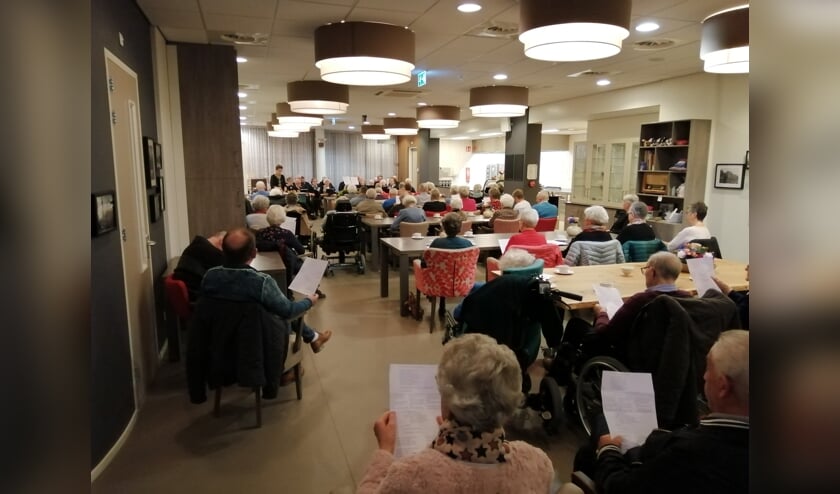 <p>De zaal in de Bolder (Eltheto) was vol met luisteraars en meezingers tijdens het eerste optreden van het Interkerkelijk koor Jong van Hart.</p>