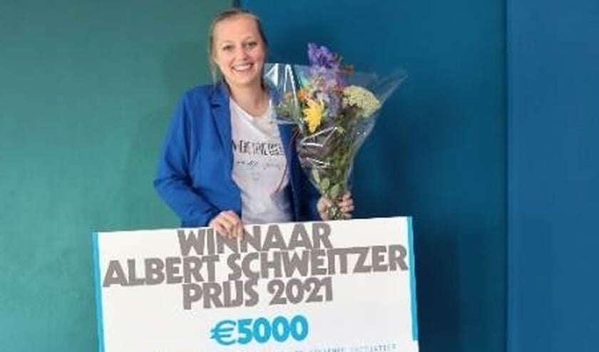 <p>De Almelose Sharlon Welleweerd: ''Raphael en ik zijn onwijs blij met het winnen van deze prachtige prijs. Wij hebben grote passie voor verslavingszorg voor jongeren in Malawi.''</p>
