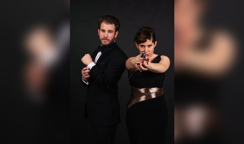 <p>Dorona Alberti en Tim Akkerman brengen een ode aan James Bond in het Muziekcentrum in Enschede.. </p>