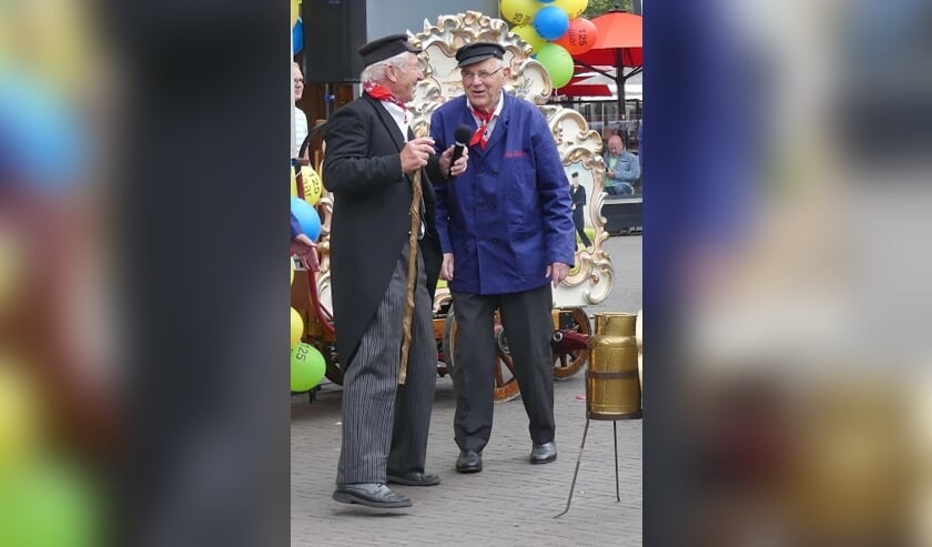 <p>Bertus Borkens hoeft niet zo in de publiciteit. ‘Poespas’ is het woord dat hij bezigt. Toch heeft hij meer dan twintig jaar ‘De Gavioli’ in het centrum bespeeld. Ook trad hij regelmatig op met de andere draaiorgels bij feesten en partijen. ‘’Enschede mag zich gelukkig prijzen om een der oudste orgeldraaiers van Nederland als inwoner te herbergen’’, zegt Benno Molenkamp (76), de voorzitter van stichting Stadsorgel de Tukker. Hij roemt Borkens. “Zijn favoriete nummers zijn natuurlijk de evergreens, maar ook de mooie operette muziek en de onlangs aangeschafte orgelboeken met ritmische Zuid Amerikaanse klanken. Onze orgelman was ook een bekende in het carnaval van Enschede.''</p><p><br></p>