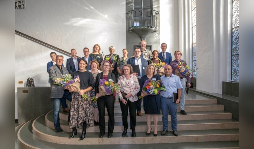 <p>Afgelopen week ondertekenden de Twentse gemeenten en taalaanbieders de contracten voor deze taalondersteuning.</p>