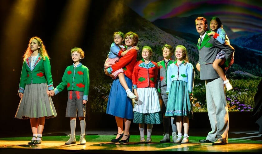 <p>Esmee Mardjan alias Liesl helemaal links tijdens The Sound of Music.</p>