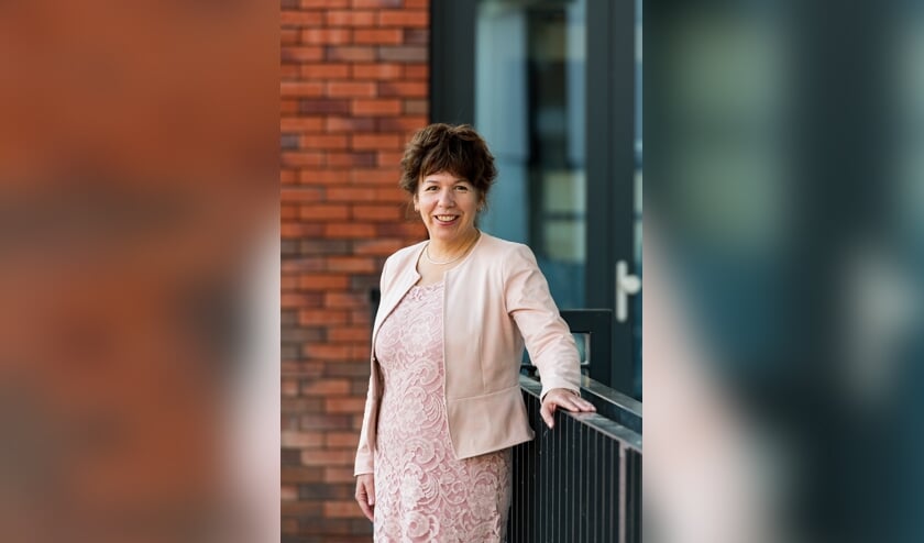 <p>RIJSSEN - Jannette Haverslag (GB) wil een veilige onderdoorgang bij het NS-station in Holten. </p>