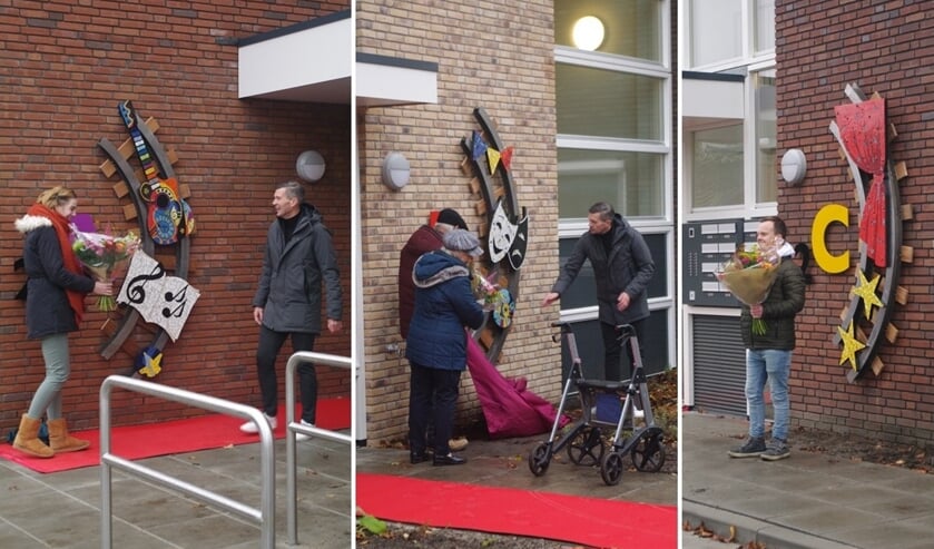 <p>Van elk gebouw was één bewoner aanwezig voor het onthullen van de kunstwerken die Lidwien Rouweler gemaakt heeft en waarin ze spoor en theater samen liet komen. </p>
