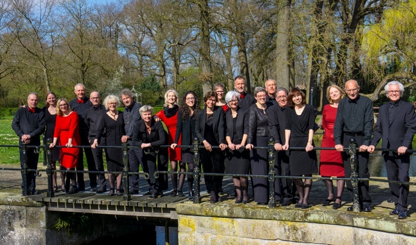 <p>Ex Arte voert naast de Missa de Oliveria ook het Ave Maria van Bencini uit, met begeleiding van een professioneel ensemble met cello (Inja Botden), orgel (Henk Linker) en theorbe (Michiel Niessen en Jelle Kalsbeek). </p><p><br></p>