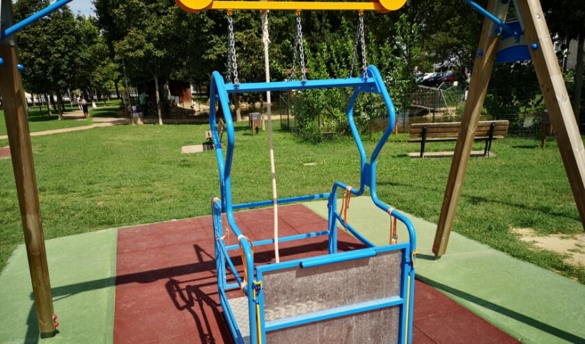 <p>Een rolstoelschommel; helaas nog steeds een zeldzaamheid op de meeste speelplekken in ons land.</p>