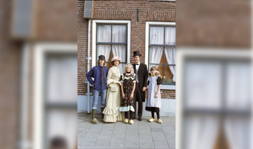 <p>Historische foto van het feest in 1975. Ook in 2025 moet groots uitgepakt worden voor het 150-jarig jubileum.</p>