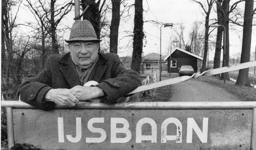 <p>Jan van de Riet stond aan de wieg van de Zenderense ijsbaan</p>