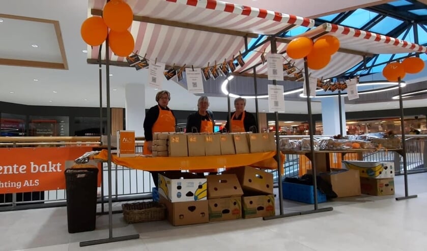 <p>De marktkraam in De Hoge Wal was een gouden greep. De marktkraam met cake, cadeaus en kaarten staat er zaterdag 27 november weer. </p>