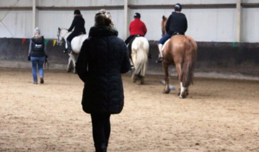 <p>Kledinginzameling door Vereniging Paardrijden Gehandicapten Ondersteuning in gemeente Hof van Twente.</p>