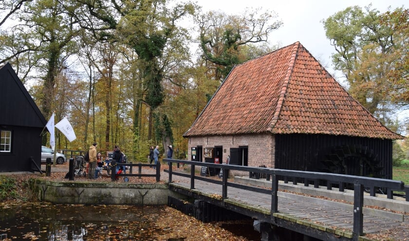 <p>Bezoekers kunnen weer genieten van de mooie omgeving én het historische karakter van de eeuwenoude molen.</p>