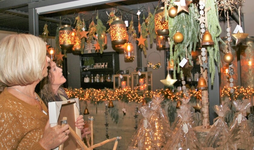 <p>De afgelopen maanden is veel werk verricht om de kerstshow weer een sfeervol succes te maken. Kom ook de sfeer proeven!</p>