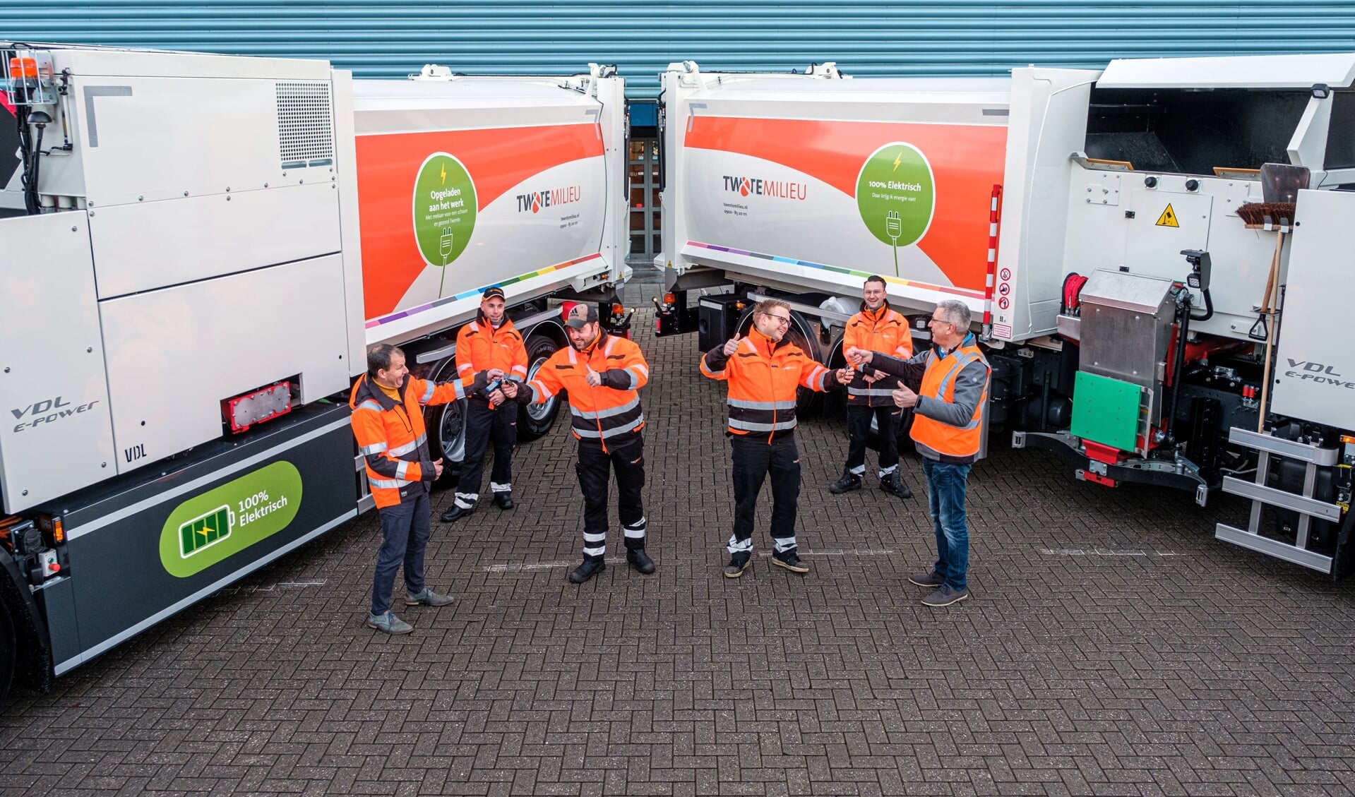 Twente Milieu heeft twee vrachtwagens in gebruik genomen die volledig elektrisch rijden.