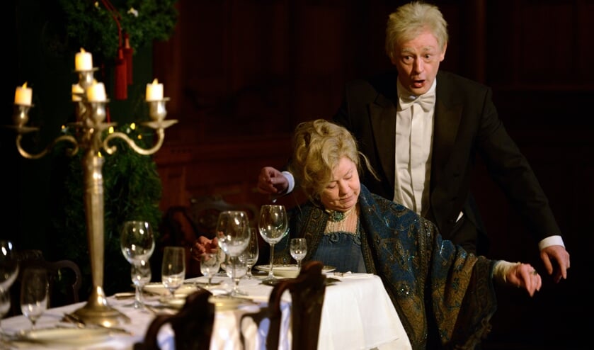 <p>Laus en Jonne Steenbeeke spelen Diner Veur Ene zes keer tijdens Kerst.</p>