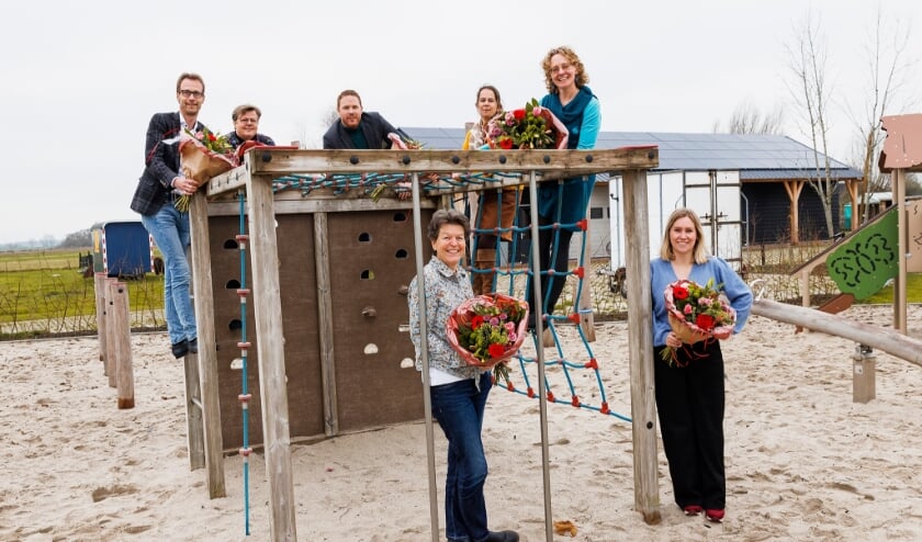<p>De 4D-makelaars werden bedankt voor de hulp bij het realiseren van mooie initiatieven vanuit de inwoners van Overijssel.</p>