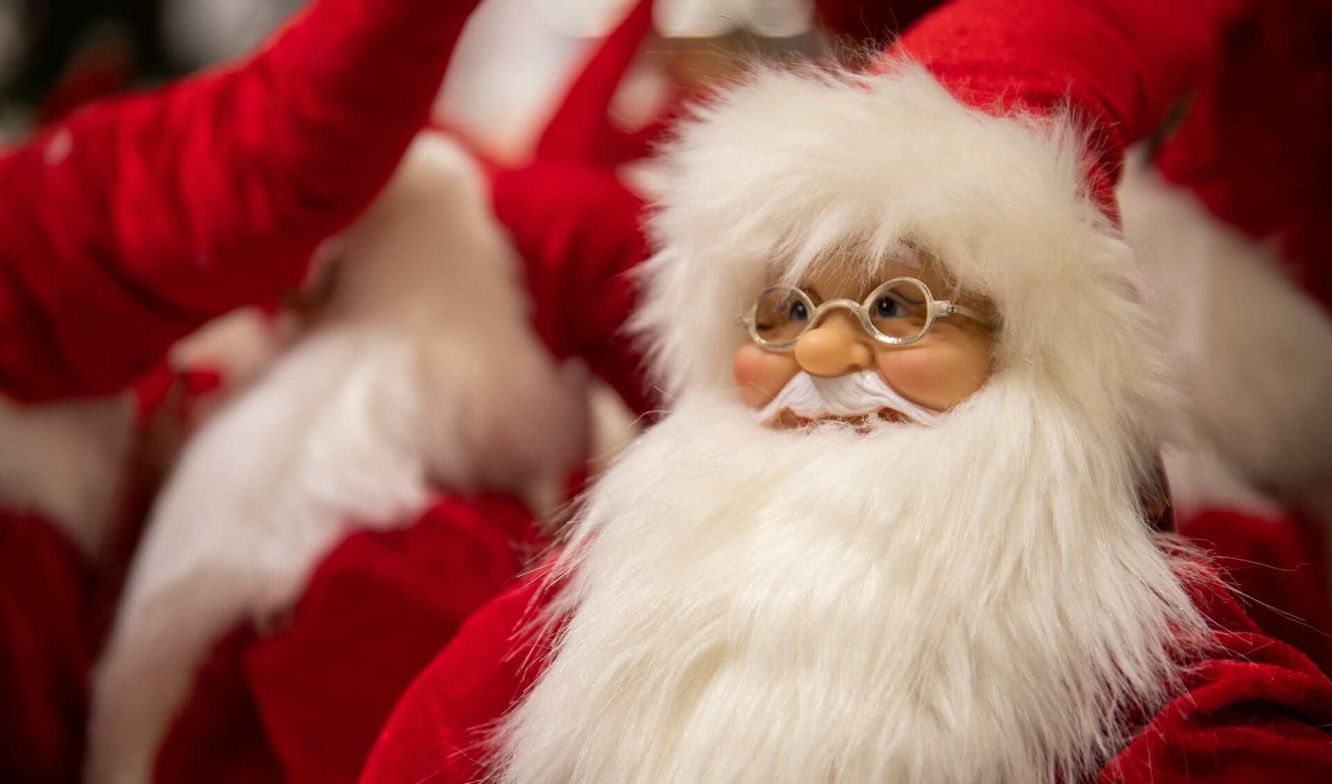De kerstmannen-expositie is een vaste traditie voor Steenfabriek De Werklust. Er zijn beelden, poppen en ornamenten van over de hele wereld te zien.