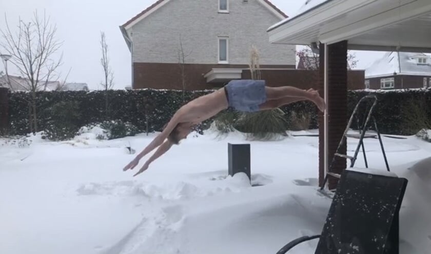 <p>Een sneeuwduik voor het KWF</p>