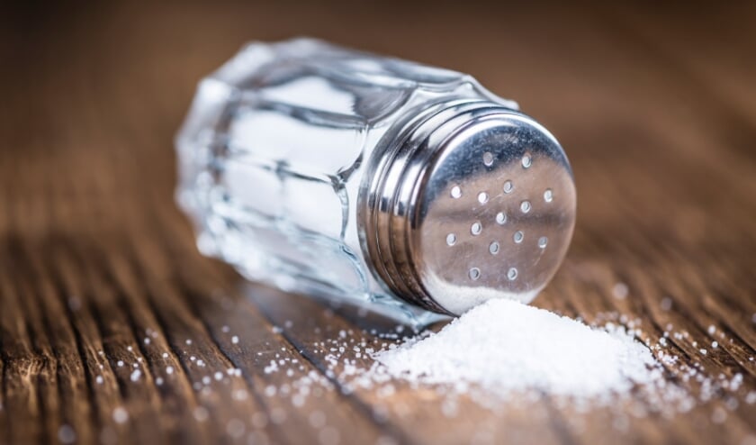 <p>We eten gemiddeld ruim een kilo zout te veel per jaar. Dit is nadelig voor de gezondheid. De Nierstichting promoot daarom zoutarm en zoutbewust eten.</p>  