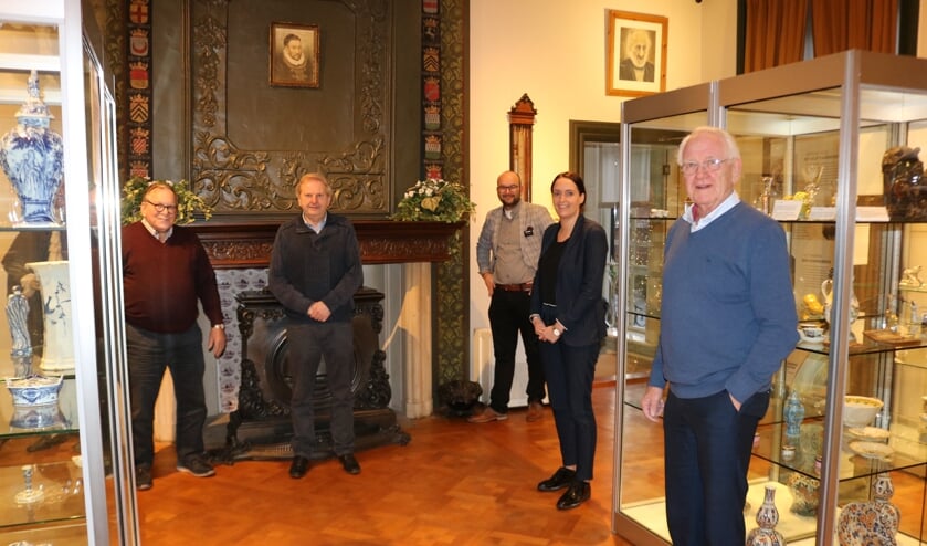 <p>V.l.n.r.: André van den Houten, Jan van de Maat, Edwin Smit (Jumbo Boomkamp), Kyra Wolters (Jumbo Veeneslagen) en Gerhard Baan.</p>