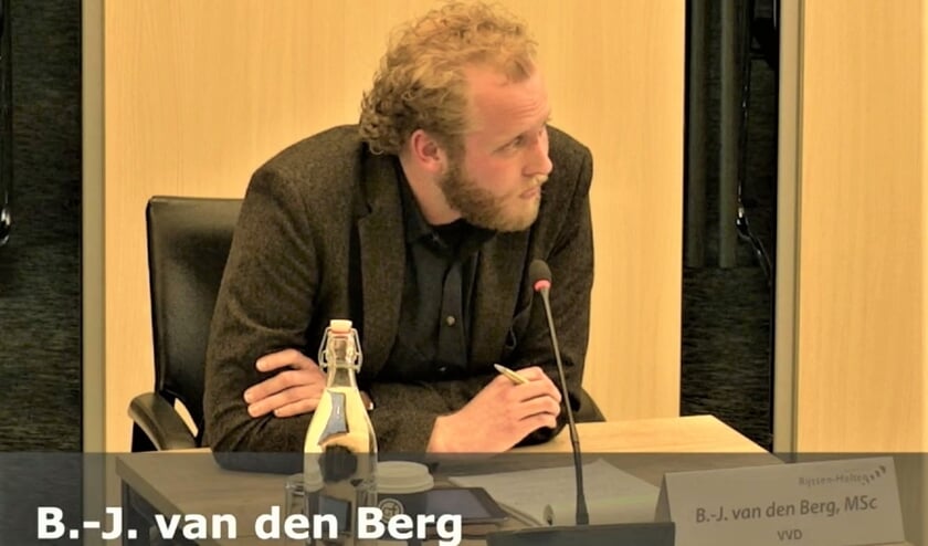 <p>RIJSSEN - VVD-fractievoorzitter Bart-Jan van den Berg stelde vragen over Vosman.</p>