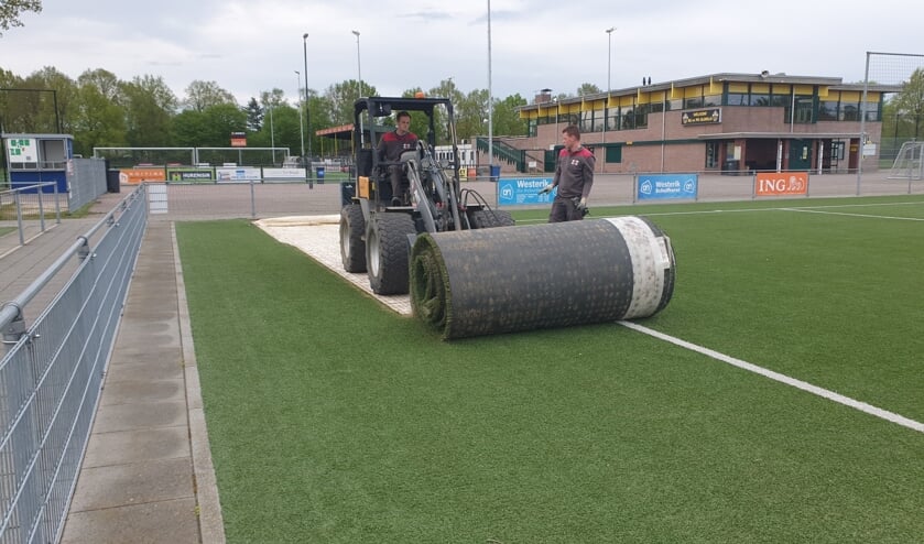 <p>PH heeft twee vernieuwde kunstgrasvelden. Ze zijn er erg blij mee.</p>