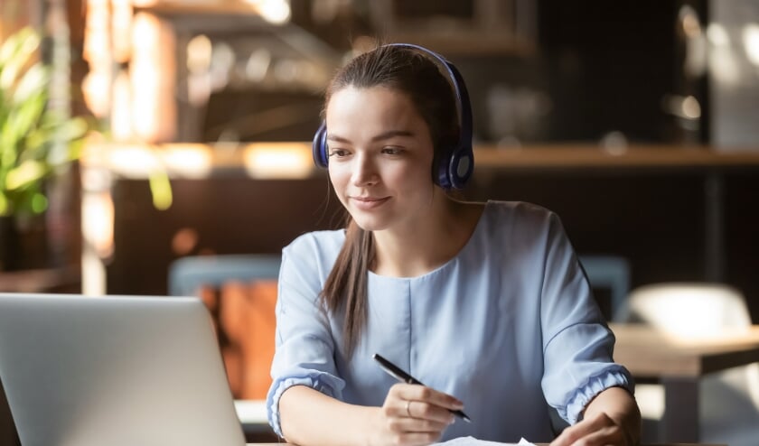 <p>Werken aan jezelf kan makkelijk én gratis met de online cursussen voor alle leden van de Bibliotheek Borne. Er zit voor iedereen iets leuks en inspirerends bij.</p>