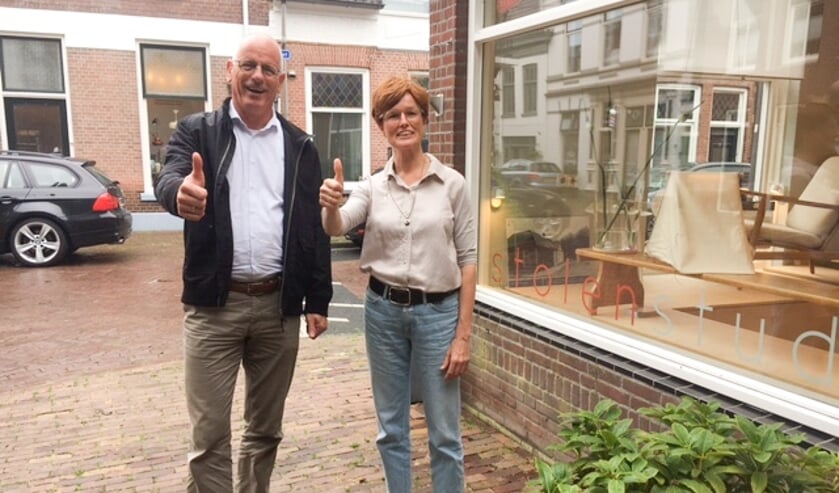 <p>Jan Martin van Rees en Philippien Kramer bij Stolen Studio. ''We trekken mensen van heinde en verre.''</p>