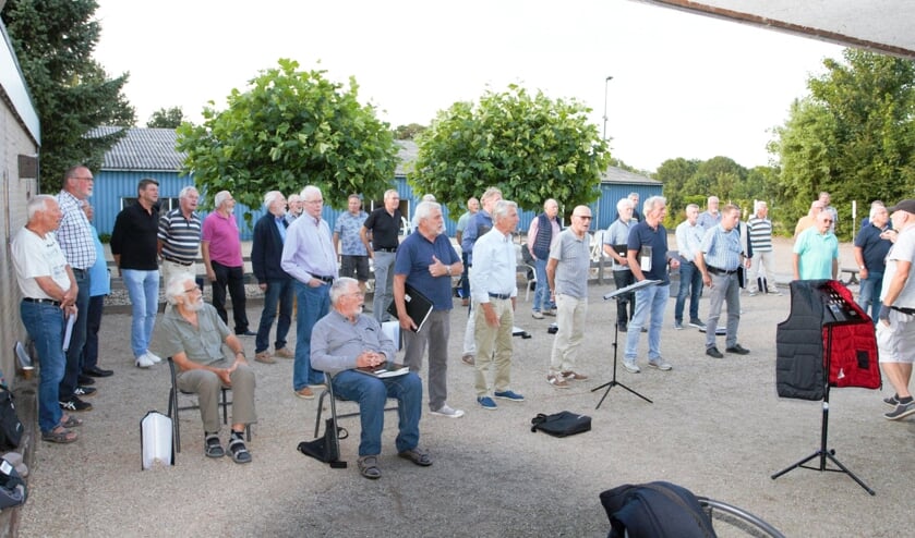 <p>Shantykoor de Oostvaarders uit Almelo zit niet stil en is al druk aan het repeteren voor de komende concerten. Nieuwe leden zijn daarbij van harte welkom.<br><br></p>