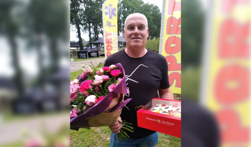 <p>André Siegerink wint een mooie bos bloemen en een heerlijke slagroomtaart. </p>