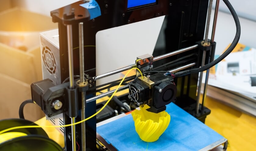 <p>3D-printers bouwen een computermodel op uit plastic, laagje voor laagje. Je kunt er van alles mee maken; het uitdagende is juist het ontwerpen van een goed printbaar model.</p>