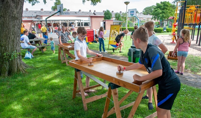 <p>De jeugd is volop aan het spelen op speeltuin Glanerbrug. (Foto: Robert Hoetink)</p>