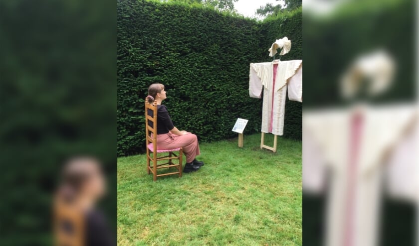 <p>Bijzondere textielkunst in de tuin van het museum Bussemakershuis. Een afstudeerproject van Eveline Laagland.</p>