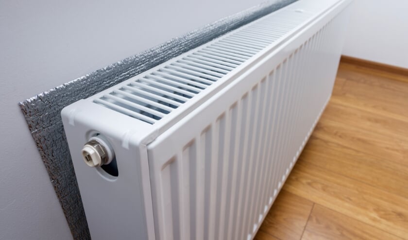 <p>Radiator met erachter warmte reflecterende folie zorgt voor een lagere energierekening.</p>
