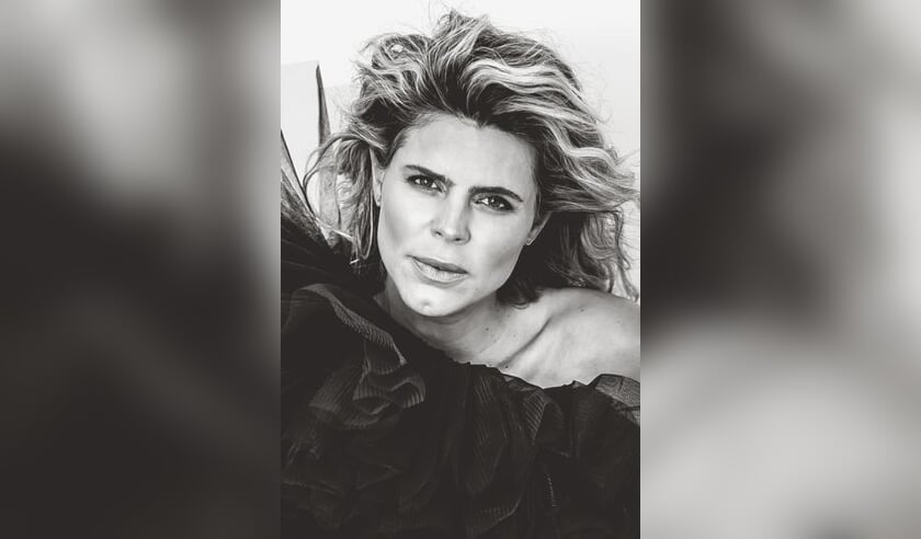 <p>Kim Kötter vertelt haar verhaal in een boek.</p>