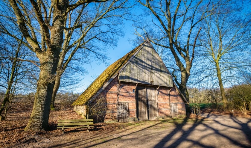 <p>Historische boerderij in het Springendal. Het gebied heeft veel mooie landschappen, bijzondere natuur én historie voor de wandelaars om van te genieten.</p>